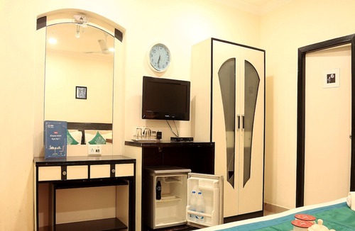 Bhowanipore Hotel | OYO 1846 Hotel Neeranand Regency