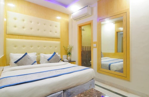 Paharganj Hotel | Check In Room New Delhi Railway Station