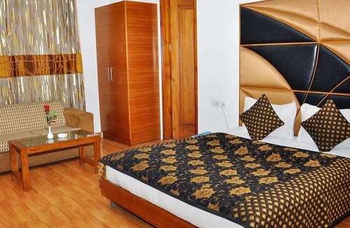 Lajpat Nagar Hotel | Hari's Court, Lajpat Nagar