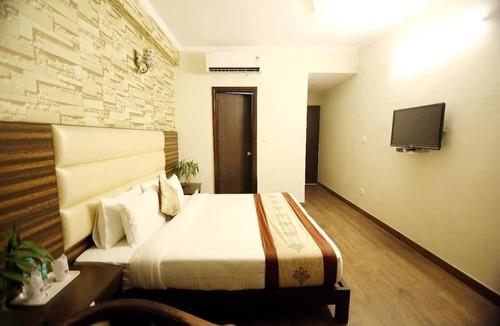Noida Hotel | Rousha Inn