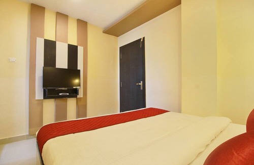 RS Puram Hotel | OYO 10551 Hotel RJ Grand
