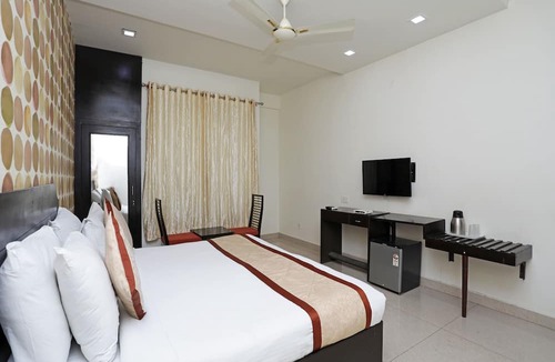 Chopasni Housing Board Hotel | OYO 11973 Badri Palace