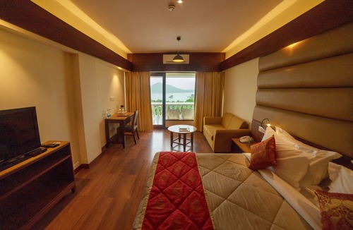 Lake Swaroop Sagar Hotel | Hotel Hilltop Palace