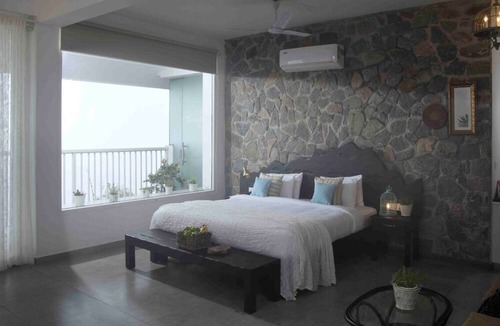 Thekkady Hotel | Hills & Hues