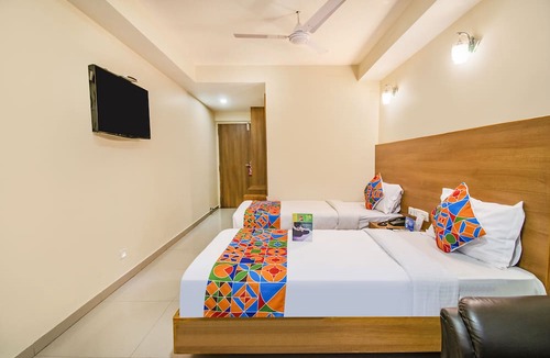Gandhipuram Hotel | FabHotel Jansi Deluxe