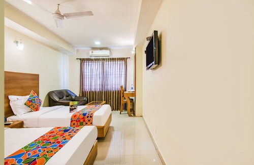 Gandhipuram Hotel | FabHotel Jansi Deluxe