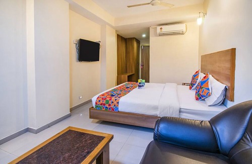 Gandhipuram Hotel | FabHotel Jansi Deluxe