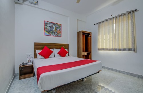 BTM Layout Hotel | OYO 15695 Varcity Comforts