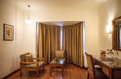 Shenoys Hotel | Hotel Abad Plaza