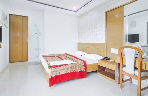 Surat Hotel | Hotel Sarita