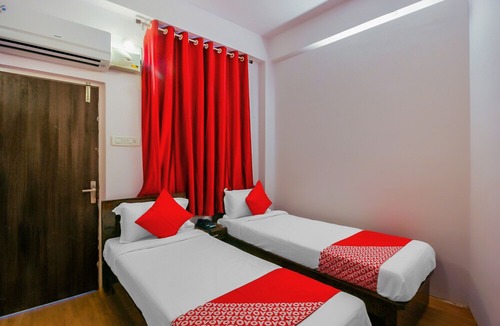 Hyderabad Hotel | OYO 17168 Hz Lodge