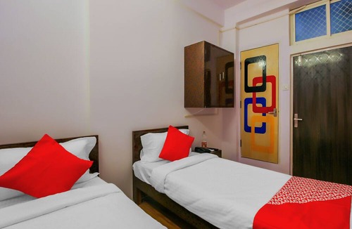 Hyderabad Hotel | OYO 17168 Hz Lodge