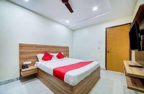 Ameerpet Hotel | CAPITAL O 15141 Townvilla Guest House