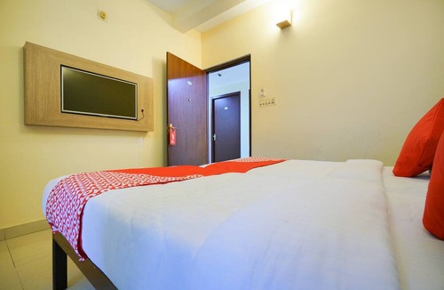 Shenoys Hotel | OYO 3633 Nanda Inn