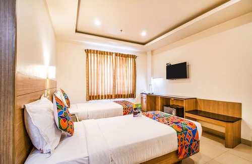 Gandhipuram Hotel | FabHotel Royal Castle Gandhipuram