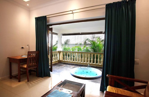 Vagator Hotel | Cochichos Resort