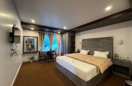 Darjeeling Hotel | Hotel Basera