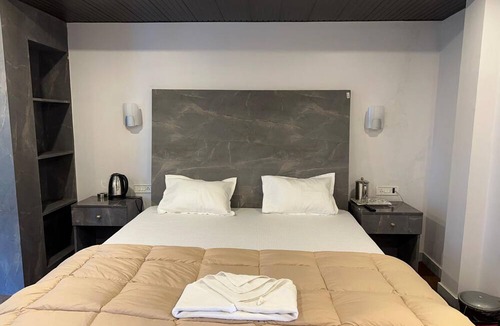 Darjeeling Hotel | Hotel Basera