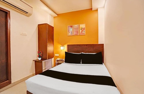 Civil Lines House | Classic Prayagraj Bus Stop Sonica Gold