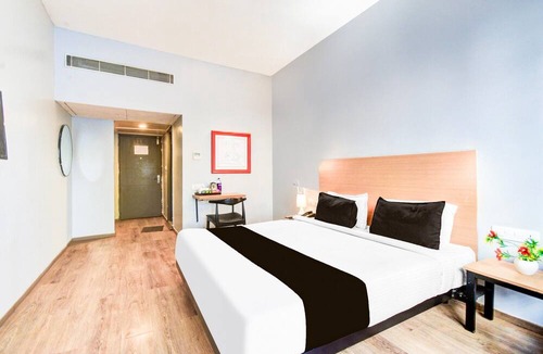 Lakdi Ka Pul House | Deluxe Super Townhouse Lakdikapul