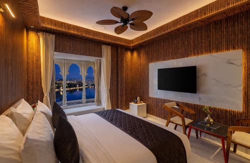 Lake Swaroop Sagar Hotel | Shakuntalam Sagar - Luxury Boutique Lake View Hotel, Udaipur