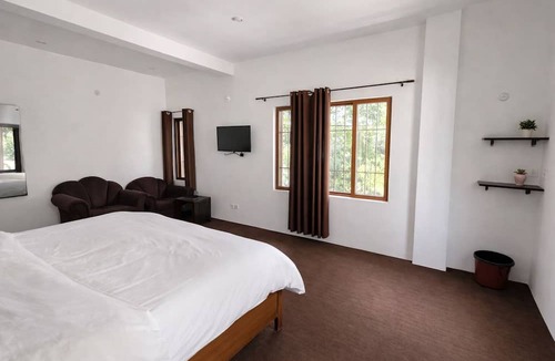 Bhimtal Hotel | Luxury Hotel Lake Darshan Bhimtal