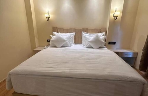Lachen Hotel | Juniper Mountain Resort