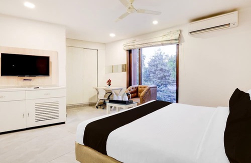 DLF Phase 3 House | Classic With Twin Bed Townhouse T Block