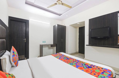 Karol Bagh Hotel | Fabhotel Vishesh Continental