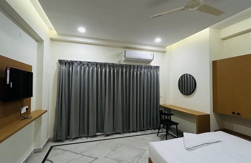 Gachibowli Hotel | V Check Inn