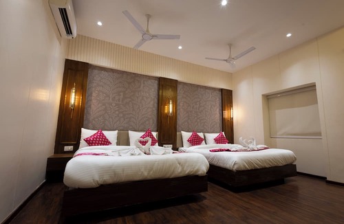 Mahmoorganj Hotel | Lotus Feet Inn