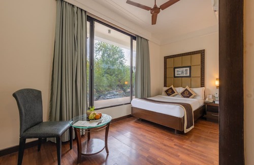 Greater Kailash Enclave I Hotel | Foxoso The BMK Hotel