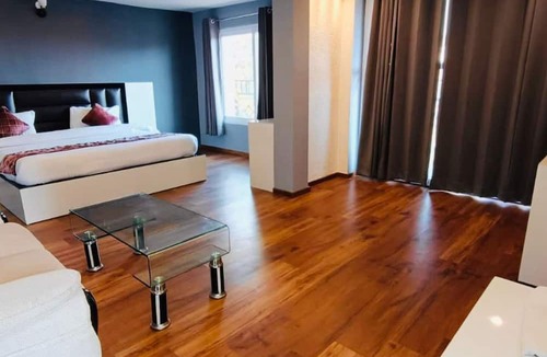 Bhowali Hotel | Hotel Haya Palace View King