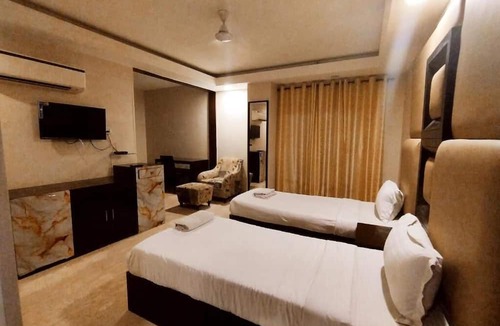 Kailash Colony Bed & Breakfast | Aaron Harikanta Stayz