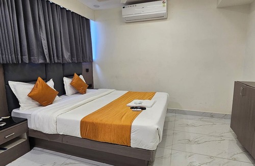 Vastrapur Hotel | Hotel Royal Villa