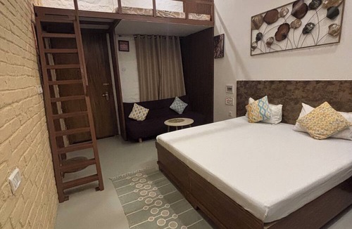 Mathura Hotel | Aranyaa Cottage Homestay, Vrindavan