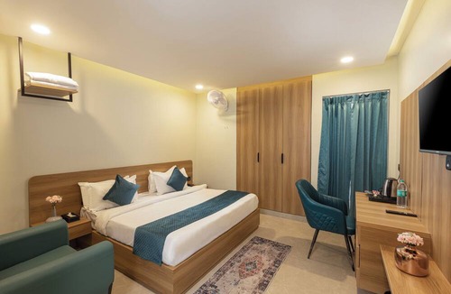 Kailash Colony Hotel | The Ambient Suite