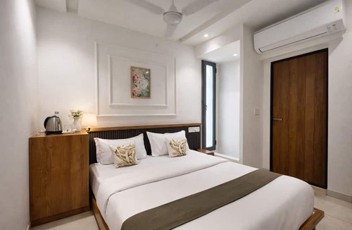 Rajkot Hotel | Raw Leaves - Premium Family & Business Hotel Near Rajkot Railway Station