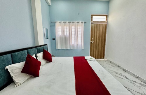 Vrindavan Hotel | Hotel radha Aradhya Sadan