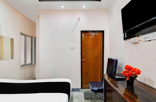 Mukundapur House | Classic 25 Th Lantern Guest House
