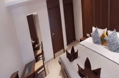 Krishnanagar Hotel | Eennra Maanikko