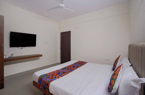 Electronics City Hotel | FabHotel Sri Aditya Inn - Electronic City