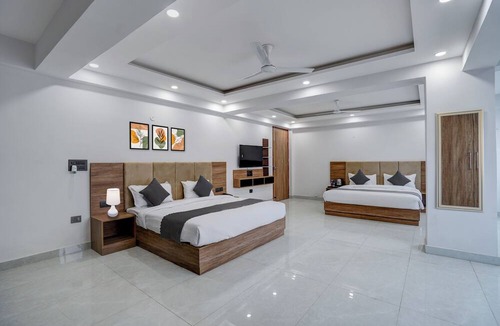 Noida Hotel | Banquesta Suites