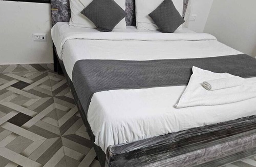 Dwarka Hotel | Hotel Glass Castle