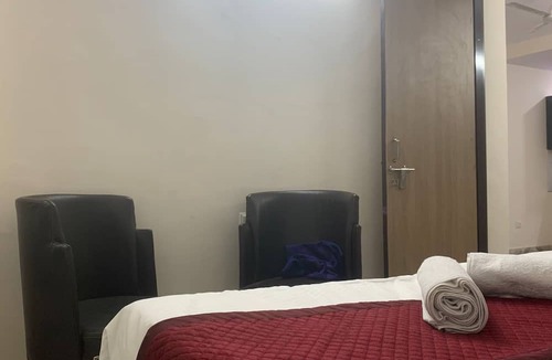 Dwarka Hotel | Hotel Glass Castle