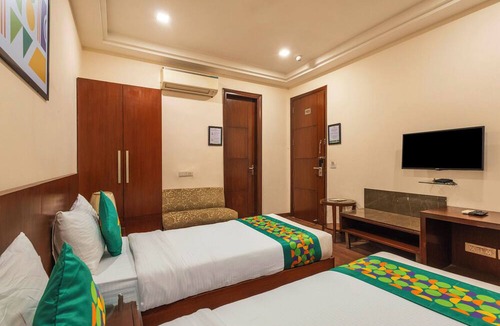 Dwarka Hotel | Treebo Royal Star