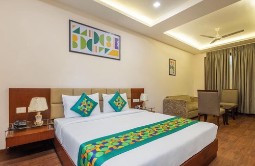 Dwarka Hotel | Treebo Royal Star