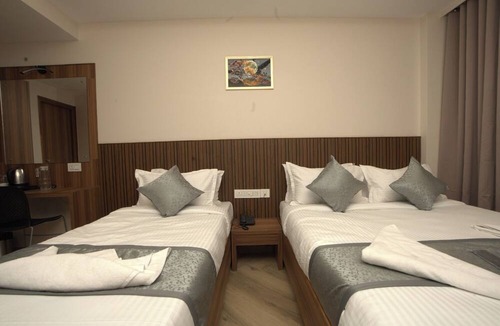 Vadapalani Hotel | Grand Sea Way