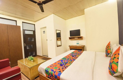 New Delhi Hotel | Fabhotel Z Heart