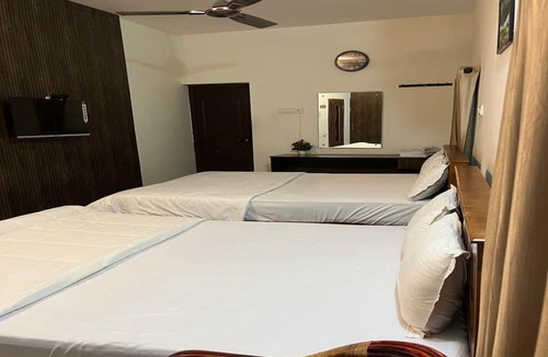 Wellington Hotel | The Whistling Pine Woods